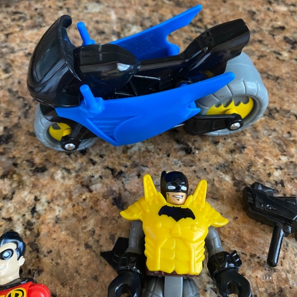 IMAGINEXT FISHER PRICE/HASBRO DC BATMAN W/SHIELD ROBIN SPIDER-MAN BAT CYCLE GUN - Picture 7 of 10